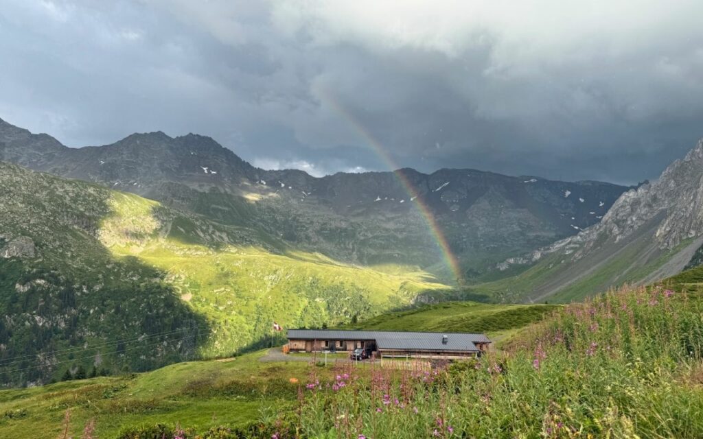 Tour du Beaufortain refuge des Près refuge des Près