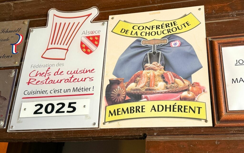 Panneau d'un restaurant dans les Vosges