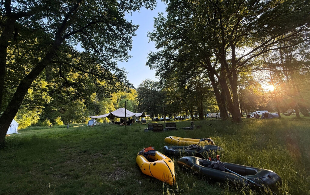 Packraft jour 2 Paysage de packraft au camping
