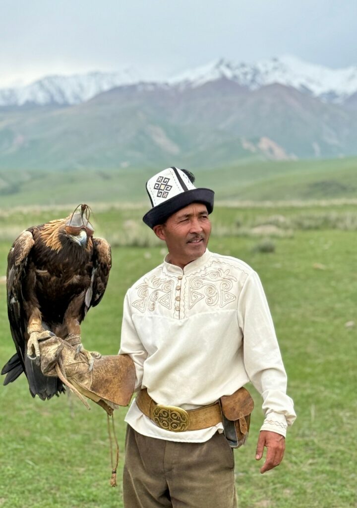 Aiglier - voyage au Kirghizistan Aigliers et son aigle royal au Kirghizistan