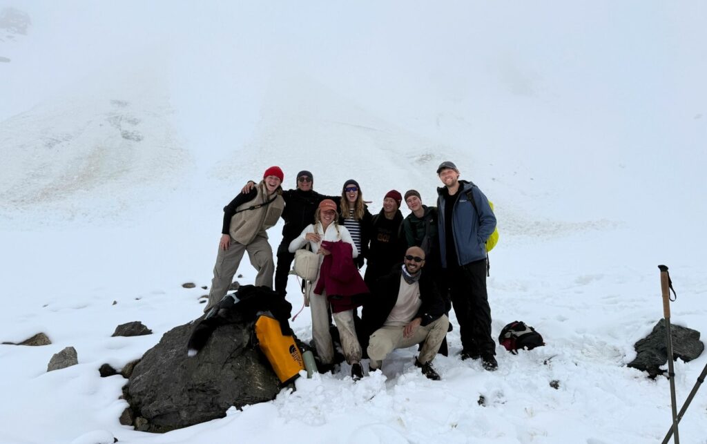 Photos de groupe voyage au Kirghizistan Photos de groupe près du lac Ala kul