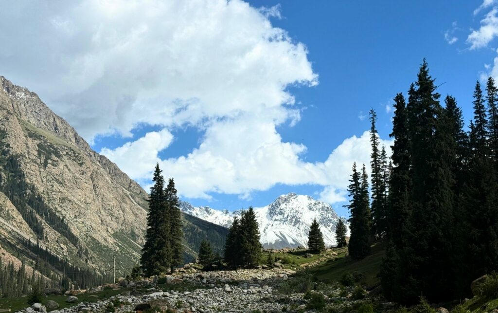 Barksoon voyage au Kirghizistan paysage de montagne à Barksoon