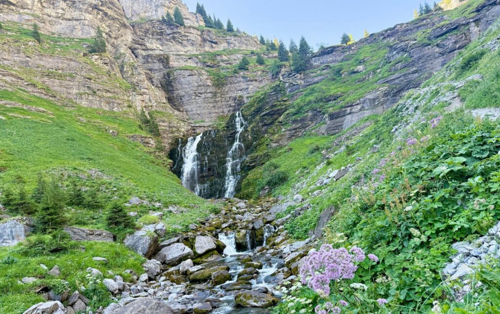 Cascades - tour des Fiz Cascades sur un sentier des Fiz