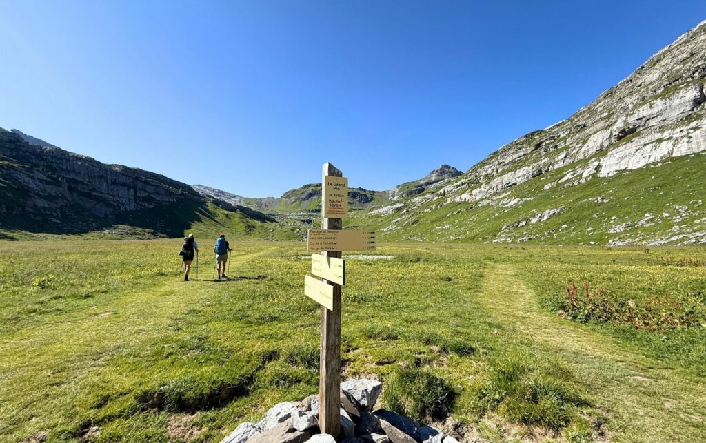 Tour des FIz Panneaux dans les tour des fiz en randonnée
