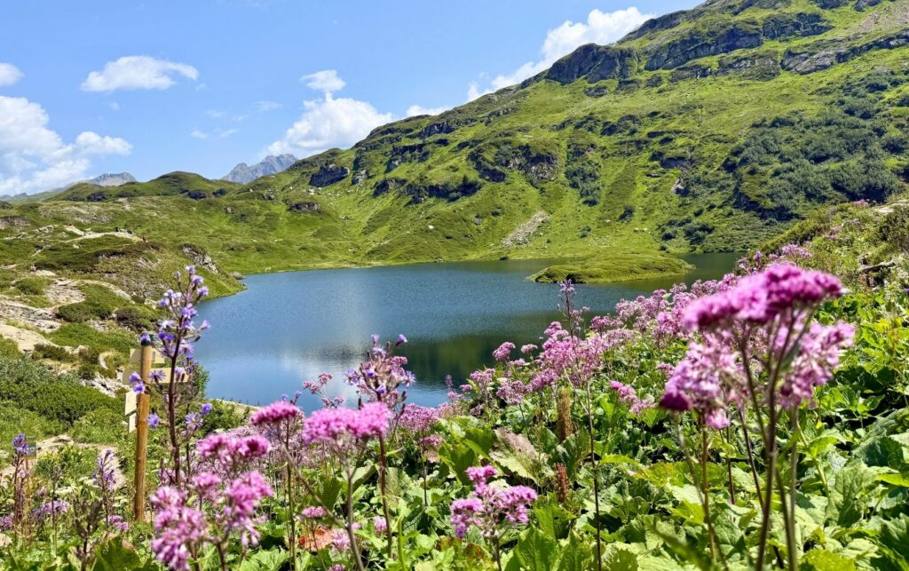 Pormenaz - Tour des Fiz ¨hoto du lac de Pormenaz dans les Fiz